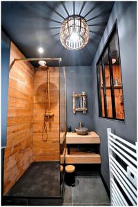 Le Chalet romantique, SPA XXL, Écran cinéma, Lit king size, cascade deau