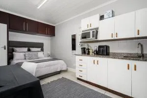 Pleasant Retreat Self Catering Bachelor Pad - Lorraine