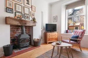 Cozy with Character Vibrant Cottage Style Flat at Leith Links Park - Leith