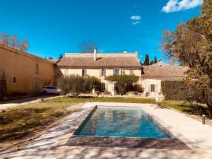 Villas Typique Mas provencal, parc et piscine chauffee : photos des chambres