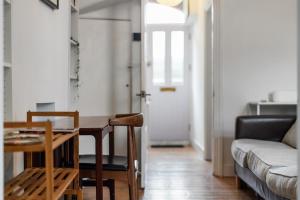 Midcentury Gem with Great Transport Links