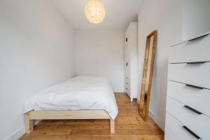 Midcentury Gem with Great Transport Links