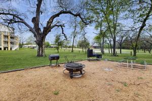 Gruene Luxury on the Guadalupe