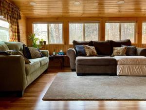 Cozy Dog-Friendly Home with WiFi