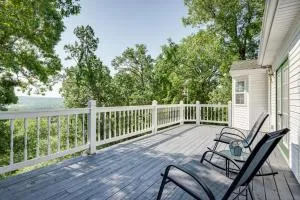 Spacious Family Home Near Lake of the Ozarks! - Roach