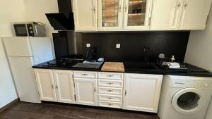 A CASA CORBAIA Appartement 40 m2, jardin privé, parking, proche centre ville et mer Apartment 40 m2, private garden parking near town center and sea port and airport