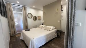 A CASA CORBAIA Appartement 40 m2, jardin privé, parking, proche centre ville et mer Apartment 40 m2, private garden parking near town center and sea port and airport