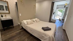 A CASA CORBAIA Appartement 40 m2, jardin privé, parking, proche centre ville et mer Apartment 40 m2, private garden parking near town center and sea port and airport