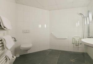 Hotels B&B HOTEL Le Mans Centre Cathedrale : Chambre Double - Accessible aux Personnes à Mobilité Réduite 
