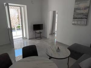 The Sun House in Paradisi