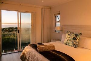 Seaside Serenity: Tranquil Oceanview Retreat