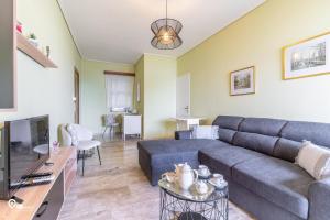 Nephele - Unique Beachfront Apartment in Nea Makri