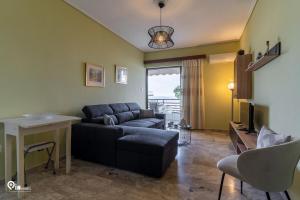 Nephele - Unique Beachfront Apartment in Nea Makri
