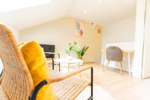 Duplex Confortable en Centre avec 2 Chambres