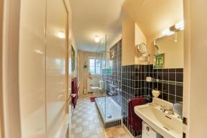 Vintage Wohnung am Wald Uni-nah Parkplatz, Hey, 1958!