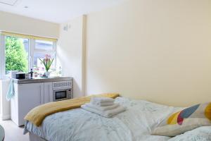 New Snug DoubleEnsuite in Central Forest Row