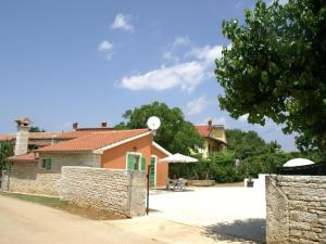 Characteristic house near Vodnjan with private pool and spacious garden