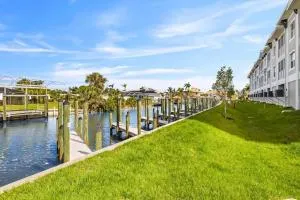 Gulf Access with Boat Slip, Heated Saltwater Pool, Dog-Friendly - Bacino Vista #301 - Roelens - Matlacha