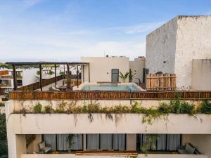 2 story Penthouse Rooftop Pool