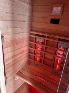 The Retreat 2 bedroom lodge with sauna!