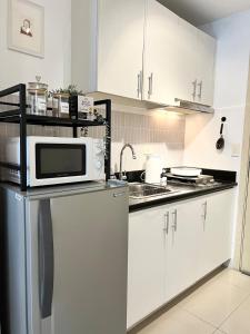 Jazz Residence T2 Rm 405 Homey Muji Inspired Staycation Big Screen Cinema