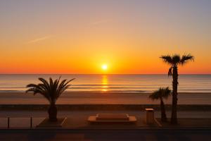 "PLAGE" Splendide Vue Mer depuis la chambre et le salon cuisine, 20m de la plage!