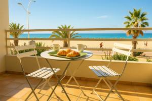 "PLAGE" Splendide Vue Mer depuis la chambre et le salon cuisine, 20m de la plage!