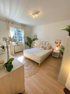 Maisons de vacances Maison avec grand Jardin et Piscine - Capacite 8 Personnes : photos des chambres