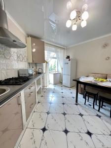 Центр поруч озеро та парк 4 квартира подобово