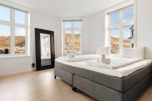 DINBNB Apartments l Luxury Penthouse l Roof Terrace l Central Bergen
