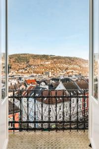 DINBNB Apartments l Luxury Penthouse l Roof Terrace l Central Bergen