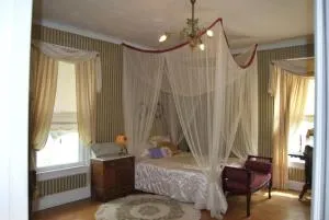 512 Maon House Bed and Breakfast - Спринг-Грин