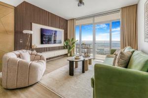 New Beach and Creek View 2BR in Palace Residences