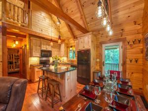 Timber Cabin with Hot Tub and Outdoor Space