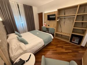 Economy Single Room with Hill View