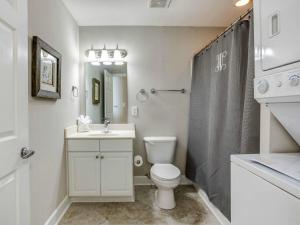 King Master Bedroom, 2 Baths, Free Beach Chairs, Close to Pier Park-1209