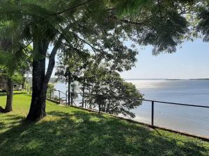 Cabaña frente al rio