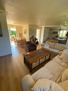 La Maison aux Paupières Bleues