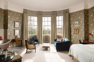 Bridal Suite room in The Churchill Hotel