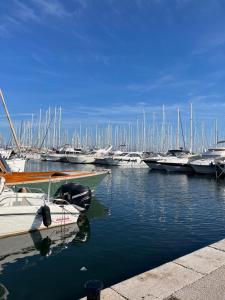 PORT DE HYERES - Magnifique appartement - 4 personnes - place de PARKING privée !