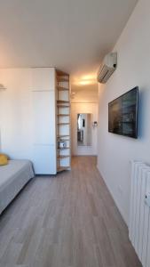 Luminoso monolocale MM3 Dergano SKY Legnone