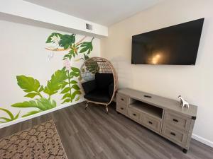 Palm Court-Trendy & Block from Ocean Casino