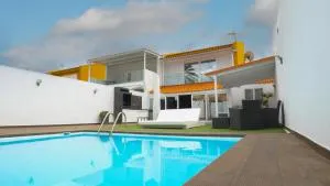 VILLA DE LUJO 3HAB, PISCINA PRIVADA y BBQ en Sonnenland - El Tablero