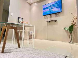 Makati Room 381 1 br deluxe SMJazz T2 residence New