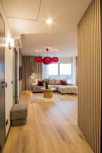 Skyline Central Apartment 14th Floor