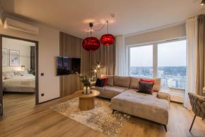 Skyline Central Apartment 14th Floor