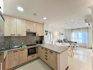 Bright and Cozy Apartment with Pool and Jacuzzi and near beach