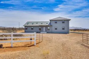 Stargazers Delight Mtn-View Pearce Home with Deck! - Willcox