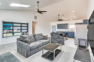 Stargazers Delight Mtn-View Pearce Home with Deck!