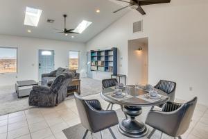 Stargazers Delight Mtn-View Pearce Home with Deck!